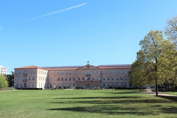 H&ocirc;tel de ville de la commune de Caluire et Cuire - D&eacute;partement du Rh&ocirc;ne - Ancienne Maison des Fr&egrave;res des Ecoles Chr&eacute;tiennes