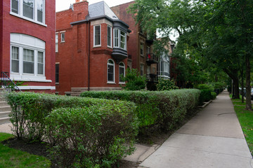 Fototapeta na wymiar Row of Old Red Brick Homes and the Sidewalk in Lincoln Park Chicago