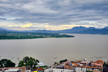 Fototapeta na wymiar Vista al lago de Patzcuado desde Janitizio