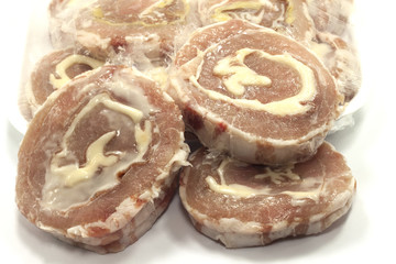 rotolini fette di carne arrotolate con formaggio