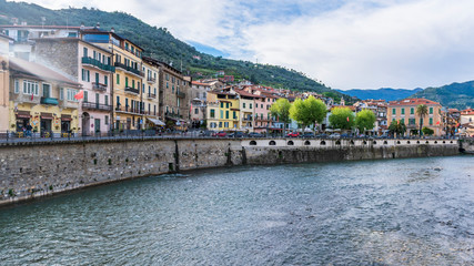 Dolceacqua nuova, sulla sponda del fiume
