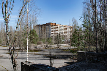 Fototapeta na wymiar Abandoned apartment building in Pripyat