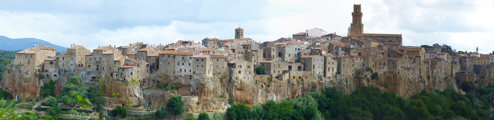 Fototapeta na wymiar Panoramic view of Pitigliano town. La Toscana, Italy.