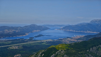 Fototapeta na wymiar Vue sur la baie de Kotor