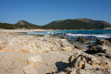Fototapeta na wymiar Felsenküste bei Cala Ratjada auf Mallorca