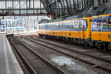 Fototapeta na wymiar tåg Amsterdam, Holland, Europa