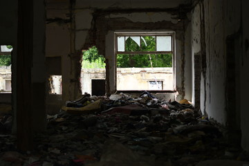 Fototapeta na wymiar abandoned old house