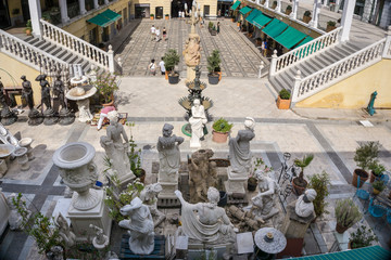 antiques in the Rastro market in Madrid