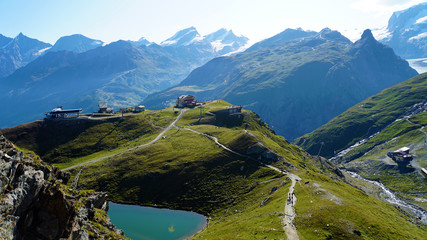 スイスでマッターホルンに登る　シュヴァルツゼーとアルプスの山々