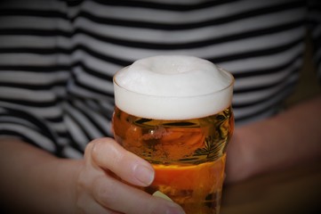 グラスに注いだビール