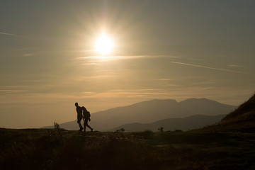 Obraz na płótnie Canvas silhouette of man walking on sunset