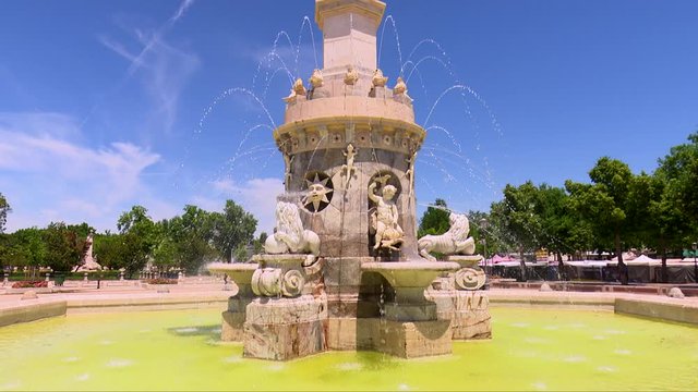 3 beautiful images of background fonts, font details on hot days, beautiful gardens. Venus fountain, and the details of the water of this fountain