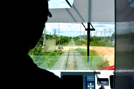 Diesel train driver manages line-up