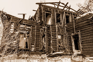 Fototapeta na wymiar the village house after the fire