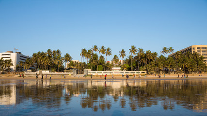 Obraz premium Panorama view of a reflection of a beach on a summer day