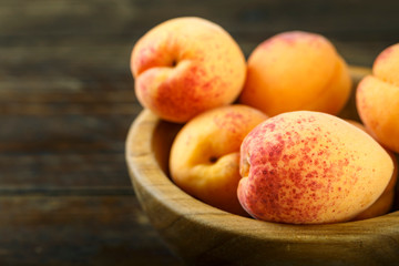 Naklejka na ściany i meble ripe apricots in a plate