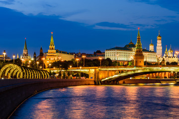 Fototapeta na wymiar Sightseeing Of Moscow, Russia. The view of Moscow Kremlin and Moscow river. Beautiful night view.