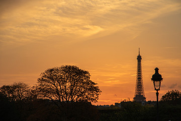 Coucher de soleil, typiques parisiens