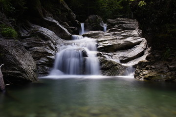 Langzeitbelichtung bei einem Wasserfall