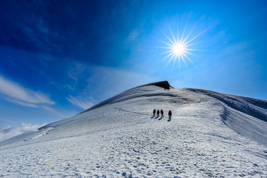 Bergsteiger auf dem Weg zum Gipfel des Alalinhorns (4027m)