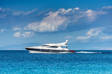 motoryacht in greece © Mathias Weil
