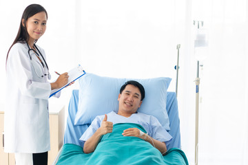 Obraz premium female doctor with happy patient at the hospital.