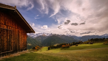 Österreichische Alpen im Herbst