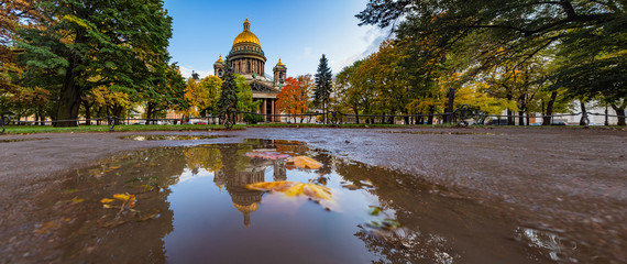 Naklejka premium Saint Petersburg. Russia. Panorama of autumn St. Petersburg. Cathedrals Of St. Petersburg. Isaakievsky cathedral. St. Isaac Cathedral is reflected in a puddle. Beautiful reflection.