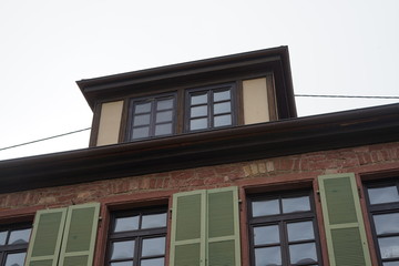 Ausschnitt einer alten Fassade in St. Martin in der Pfalz