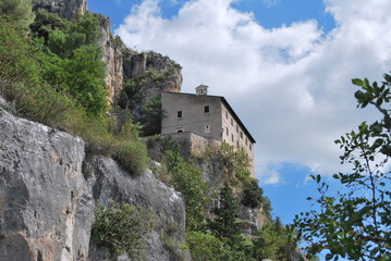 Fototapeta na wymiar L'eremo di Sant'Onofrio presso Sulmona, Abruzzo, Italia