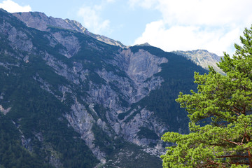 Montanhas Tirol Austria Primavera Lago Azul Esverdeado