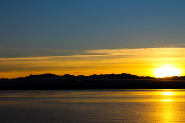 Fototapeta na wymiar whidbey island sunset