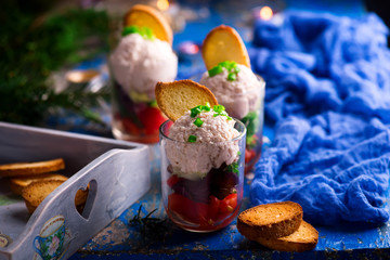 Fototapeta na wymiar Ham mousse in verrin with salad in a Christmas decor