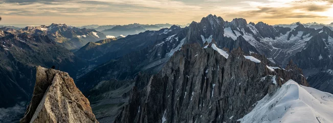 Photo sur Plexiglas Mont Blanc Rocky mountain cliffs in Mont Blanc massif at dawn