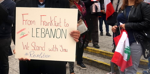 Transparent auf einer libanesischen Demo in Frankfurt