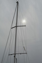 Obraz premium silhouette of sailboat at sunset