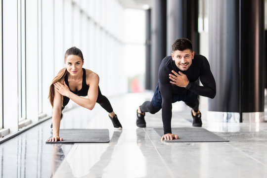Fitness couple doing plank with one hand at the gym © F8 \ Suport Ukraine