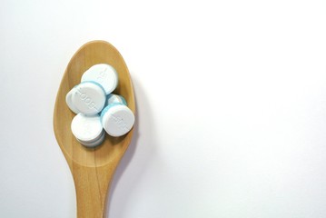 Fototapeta na wymiar Tablets on a white background.Paracetamol.