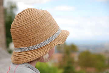 Young girl w/Hat