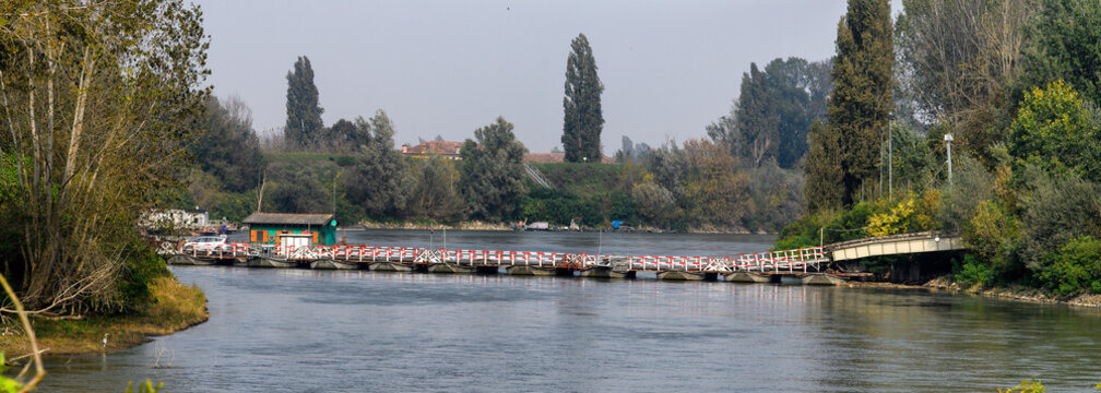 Ponte levatoio su zattere