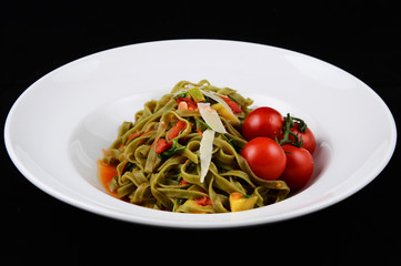 pasta with tomatoes and basil