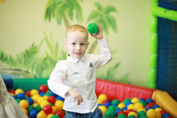 Obraz premium A small child is playing with toy