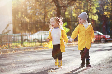 Children walk in the autumn park