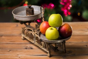 apples in basket on wooden table