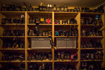 shoes alpine crossing - alpine hut 