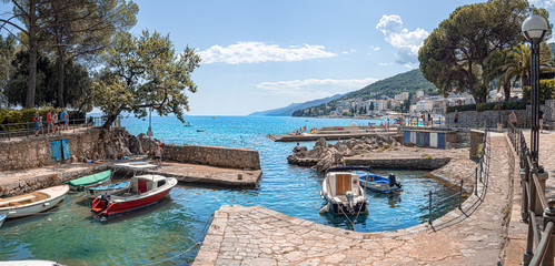 Embarcadero en Opatija, en la península de Istria, Croacia, verano de 2019