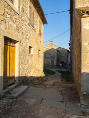 Fototapeta na wymiar El pueblo más pequeño del mundo, Hum en Istria, Croacia, verano de 2019