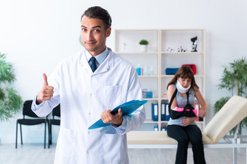 Fototapeta premium Young woman visiting male doctor traumatologist