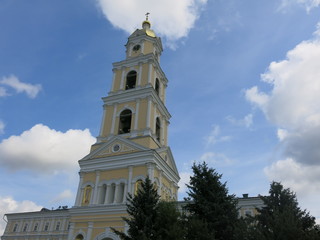 Fototapeta na wymiar Bell tower of the Holy Trinity Seraphim-diveyevsky monastery