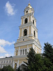 Fototapeta na wymiar Bell tower of the Holy Trinity Seraphim-diveyevsky monastery